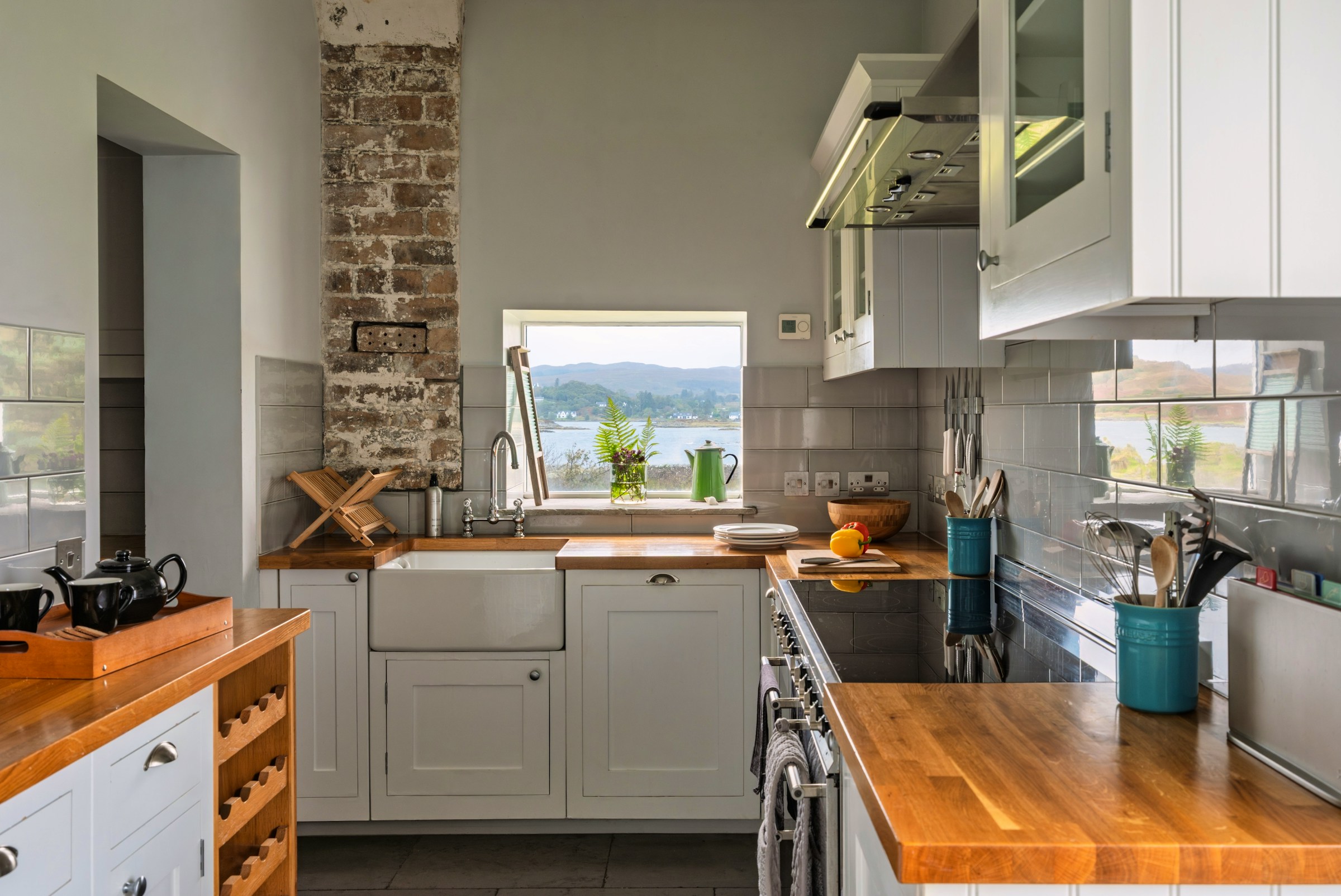 Eilean Sionnach Lighthouse Cottage period cottage to rent, Isleornsay, Isle of Skye, interior view 7