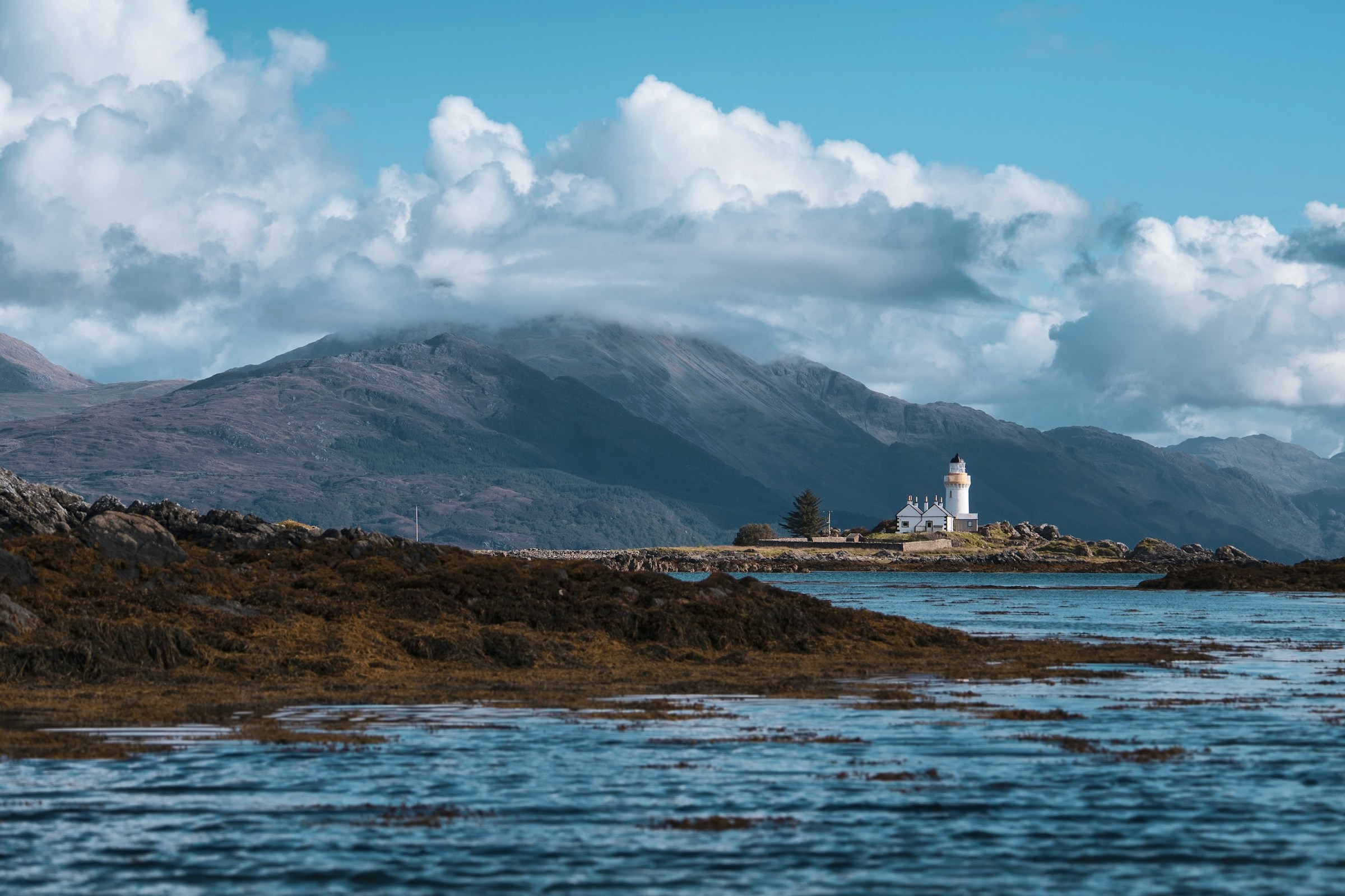 Eilean Sionnach Lighthouse Cottage period cottage to rent, Isleornsay, Isle of Skye, interior view 8